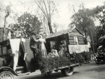 Quakers at peace float, 1925